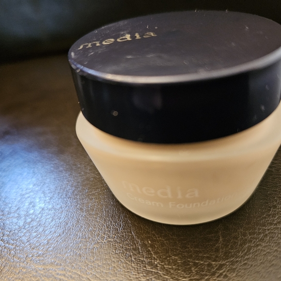 Media cream foundation from japan color PO-B1 moisturizing - Picture 3 of 3